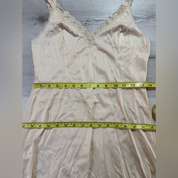 Vintage Kaiser Ivory Lace Trim Slip, size 36S - Picture 6 of 10
